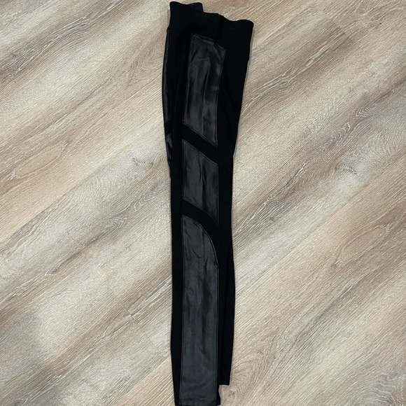 SPANX Faux Leather Moto Shaping Leggings Size Small LIKE NEW - Picture 6 of 6